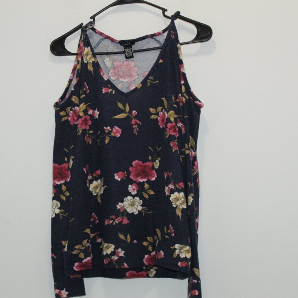 Rue21 Cold Shoulder Floral Top Size Small